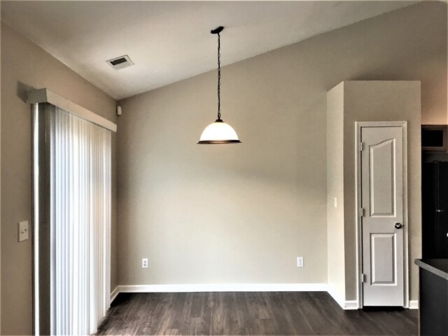 Building Photo - 517 Lindsborg Trl