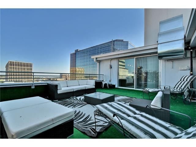 Building Photo - 800 Brazos St