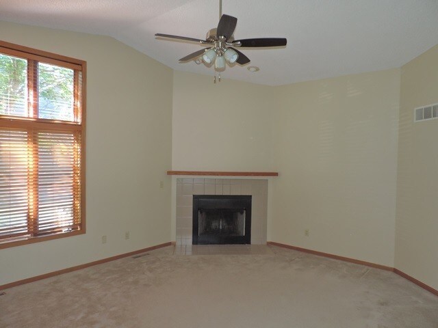 Building Photo - SUBLEASE AVAILABLE NOW