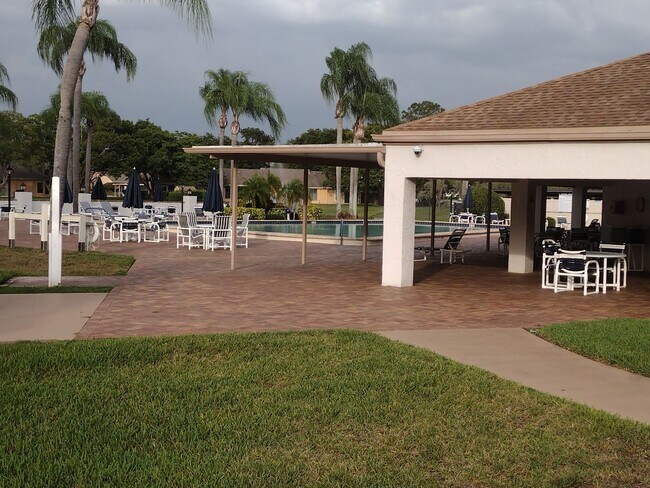 Building Photo - 2 bedroom 2 bathroom Large House for rent ...