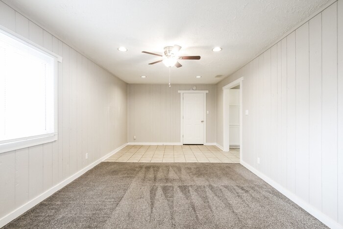 Building Photo - 8849 Kathleen St