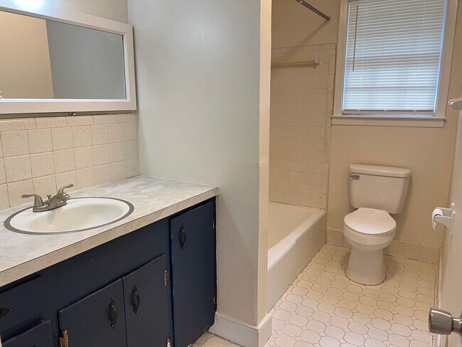 Building Photo - 2 Bedroom 1.5 Bath Townhouse in Wagener Te...