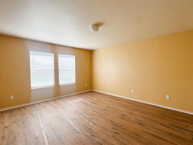 Building Photo - 220 Cres Ridge Dr