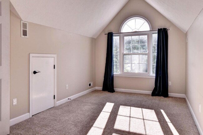 Building Photo - 128 Rockmor Ln