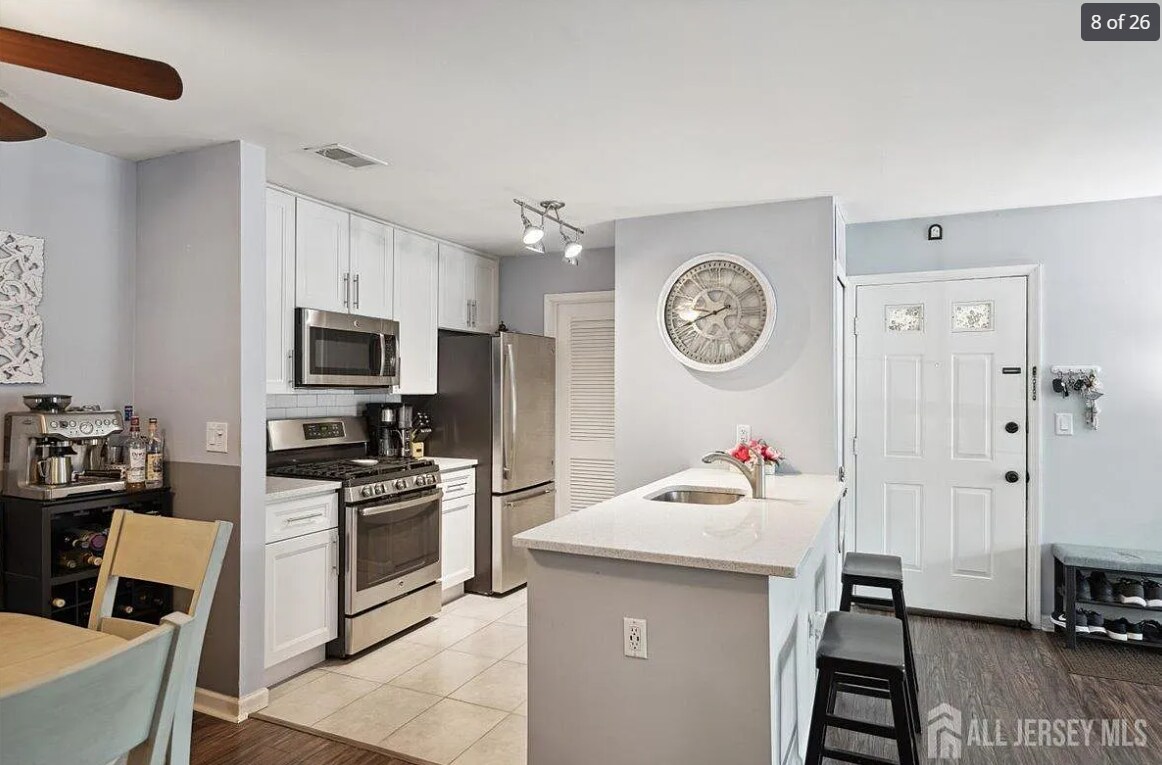 Building Photo - 394 Carhart Ct