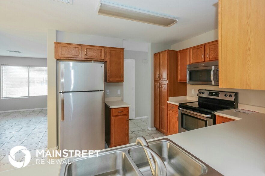 Building Photo - 4122 W Glenn Dr