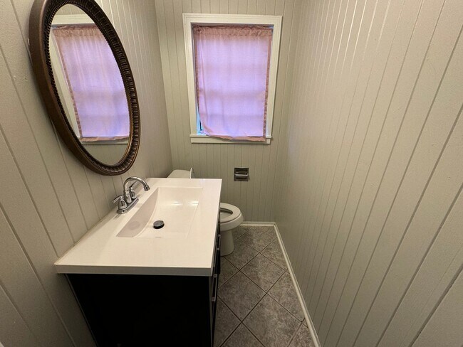 Building Photo - ALL UTILITIES INCLUDED - 2 Bedroom/ 1 Bath Home