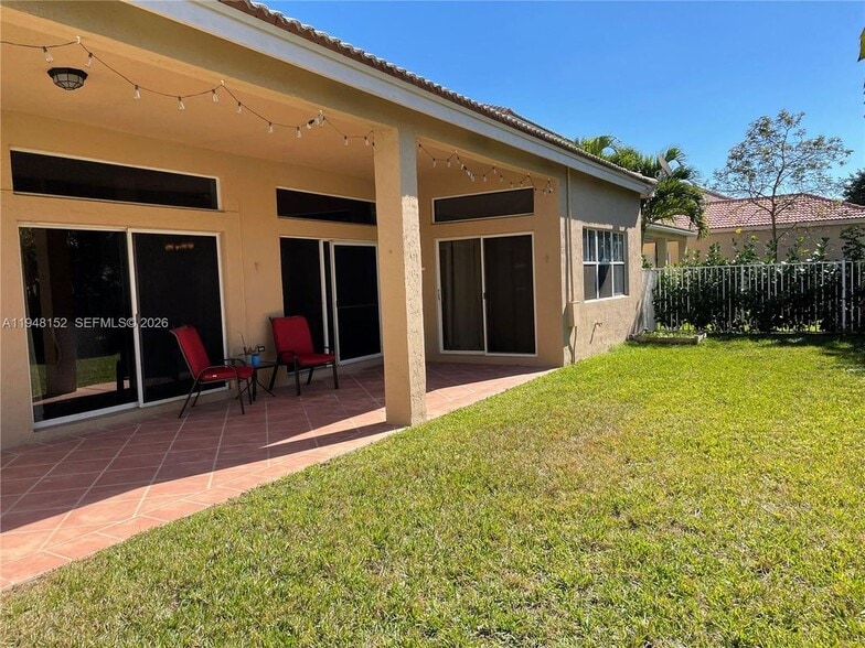 Building Photo - 4192 Laurel Ridge Cir
