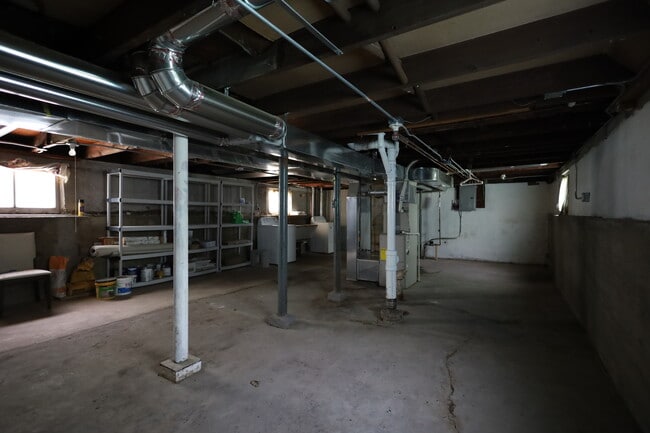Building Photo - 18 Belle Plaine Ave