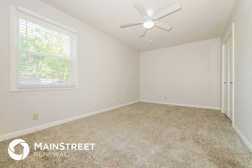 Building Photo - 303 E 11th St