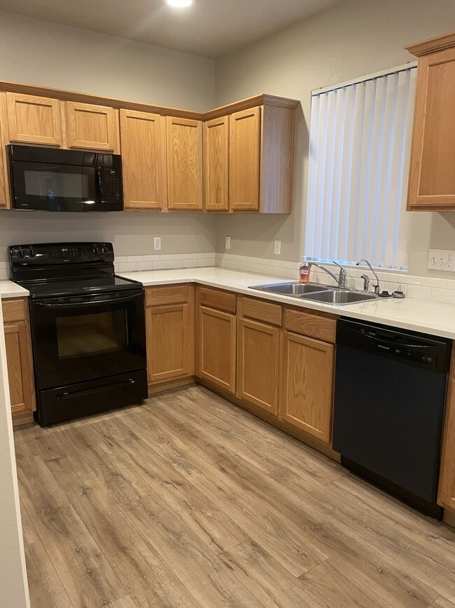 Building Photo - 447 N Baxter Way