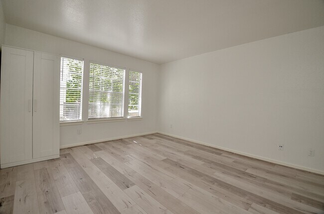 Building Photo - 2333 Bering Dr