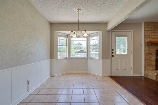 Building Photo - 2500 Quail Ridge Dr