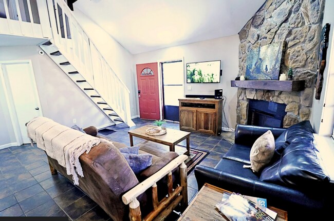 Building Photo - MOVE IN READY