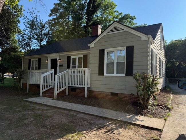 Building Photo - 2301 Lawndale Dr