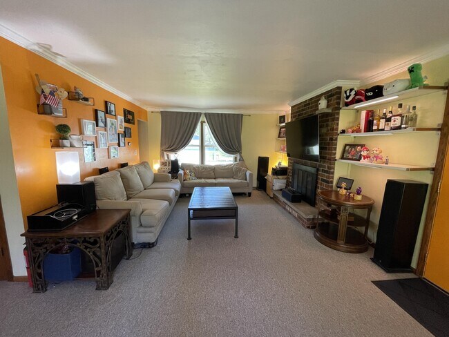 Building Photo - 1708 Howlett Ln