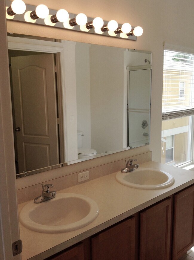 Building Photo - 2300 Betsy Ross Ln