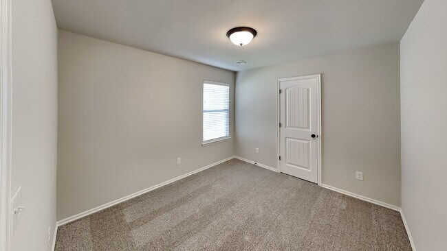 Building Photo - 4 Bedroom 2 Bath in Edmond.