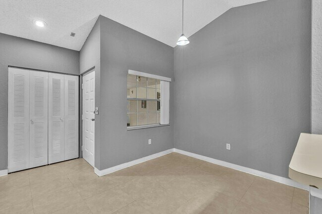 Building Photo - 5200 NW 31st Ave