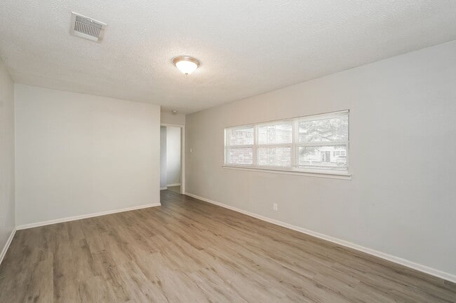 Building Photo - Newly Renovated Single Family Home | 4 BR/2BA | Car Covered Parking | With 2 living areas