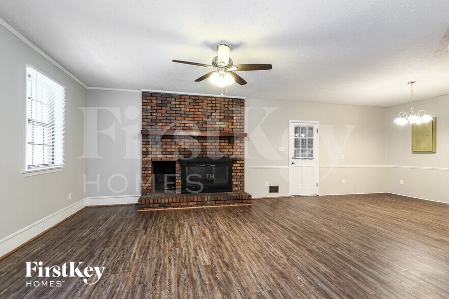 Building Photo - 3704 Newport Dr