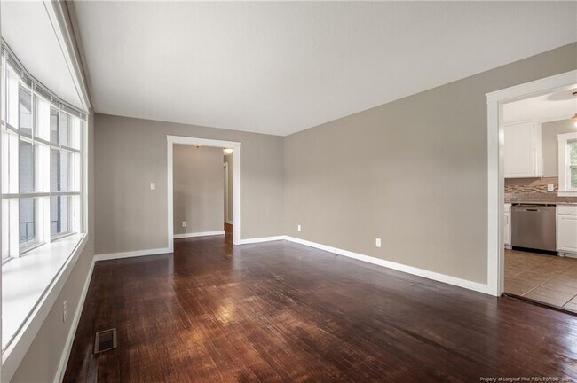 Building Photo - 604 Roundtree Dr