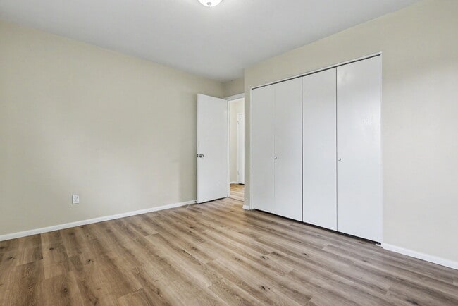 Building Photo - 1731 Auburn Dr