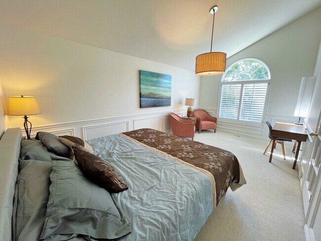 Building Photo - 2009 Sweetbriar Ln