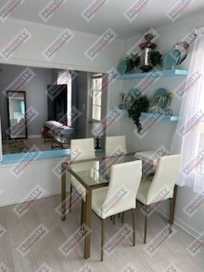 Building Photo - Charming Downtown House For Rent