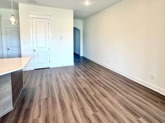 Building Photo - Now Leasing Brand New Townhomes In Olive Branch! Minutes from Methodist Hospital!