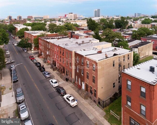 Building Photo - 1834 W Diamond St