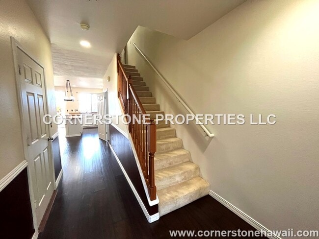 Building Photo - 92-1123-1123 Panana St