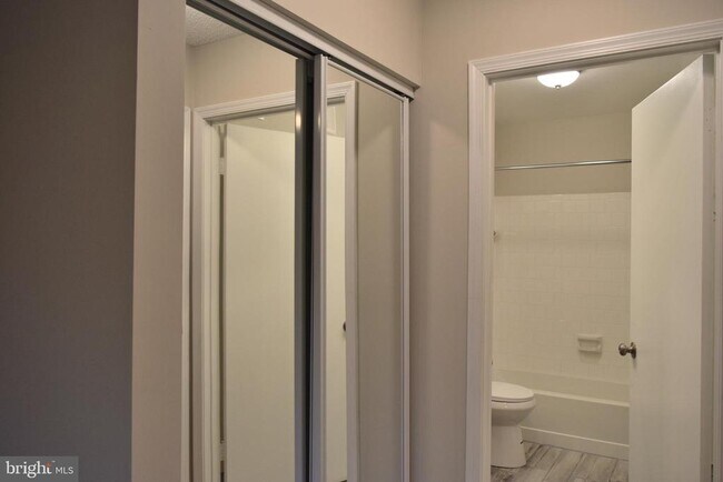 Building Photo - 12121 Chaucer Ln