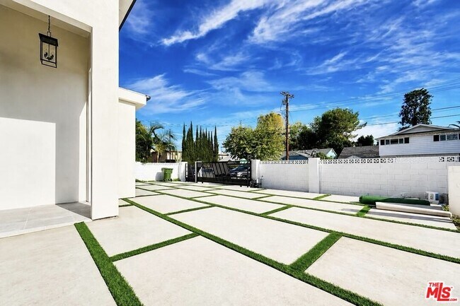 Building Photo - 6723 Sunnyslope Ave