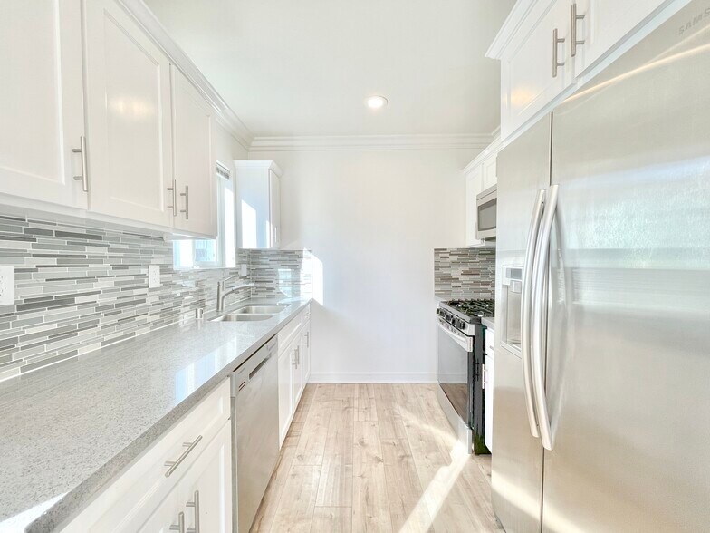 Building Photo - 4463 1/2 Rosewood Ave