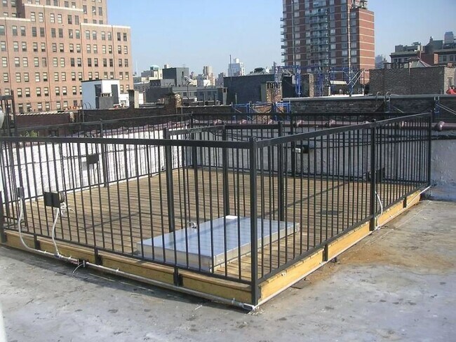 Building Photo - 237 West 14th Street