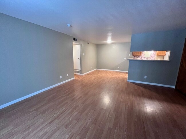 Building Photo - Large 3-bedroom 2 Bathroom in Robinwood! **Special**