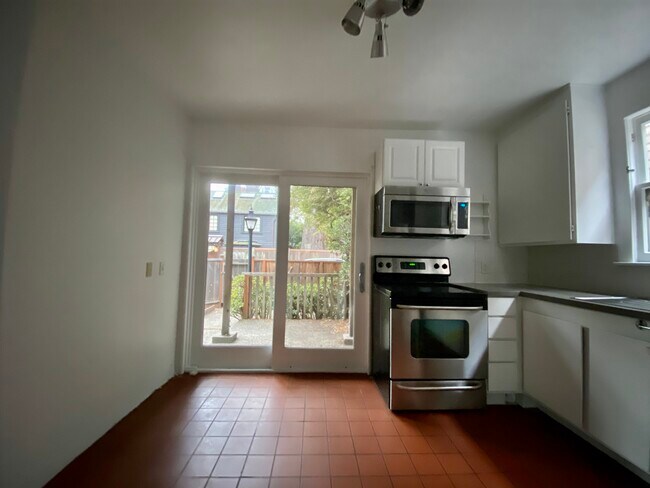 Building Photo - 2364 Hilgard Ave