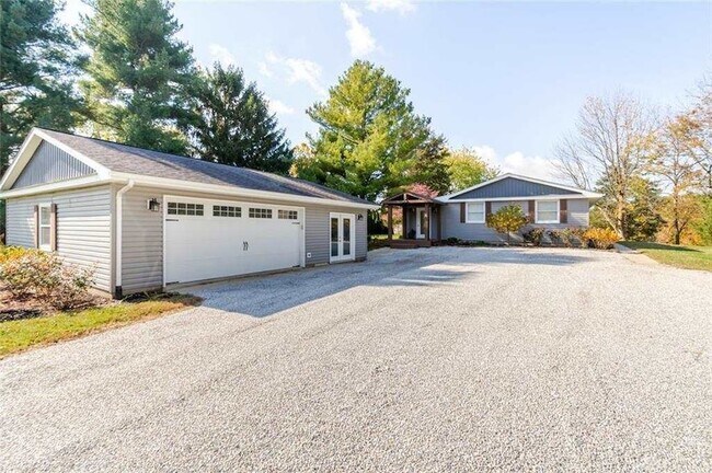 Building Photo - 679 Lakengren Dr