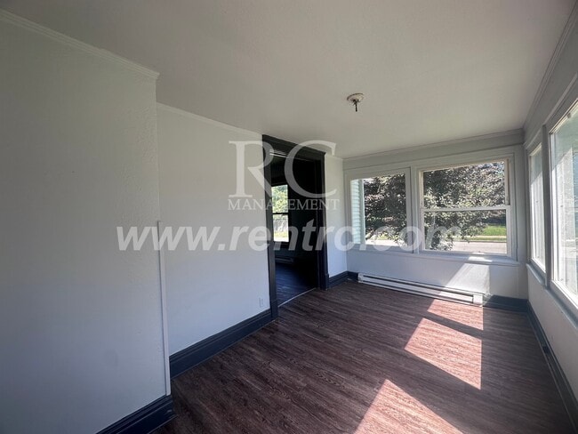 Building Photo - 1434 Walnut-