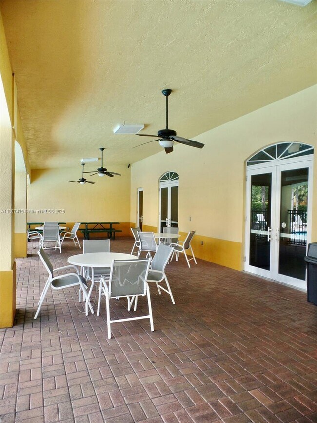 Building Photo - 7330 NW 114th Ave