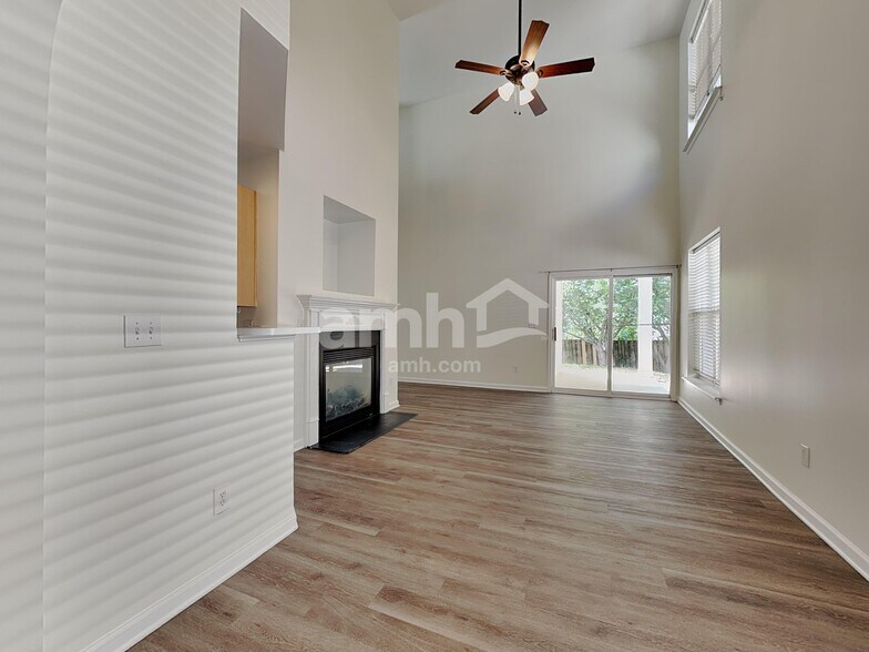 Building Photo - 10607 Secret Garden Ln