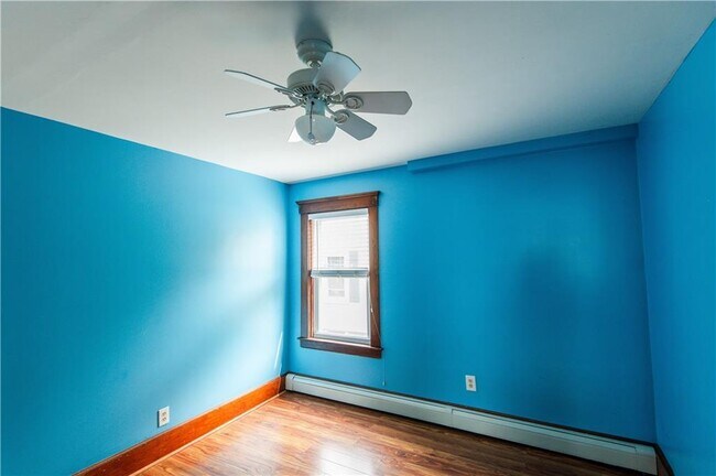 Building Photo - 455 Child St