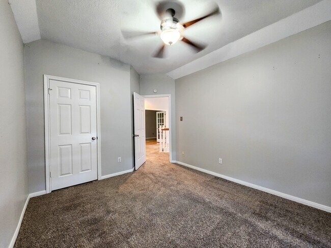 Building Photo - 2412 N Mission Cir