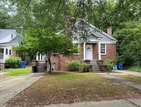 Building Photo - 2Bed/1Bath 1000 sq ft duplex located in the historic Wales Gardens