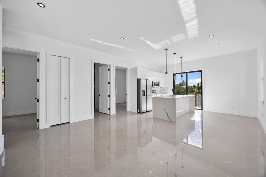 Building Photo - 1057 Halby Ave S