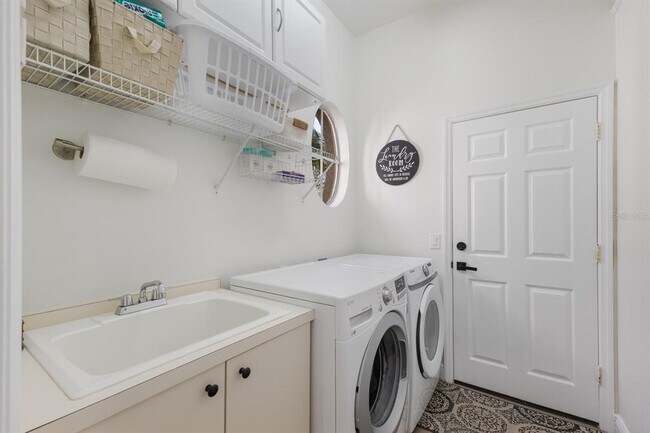 Building Photo - 9405 Boxthorn Pl