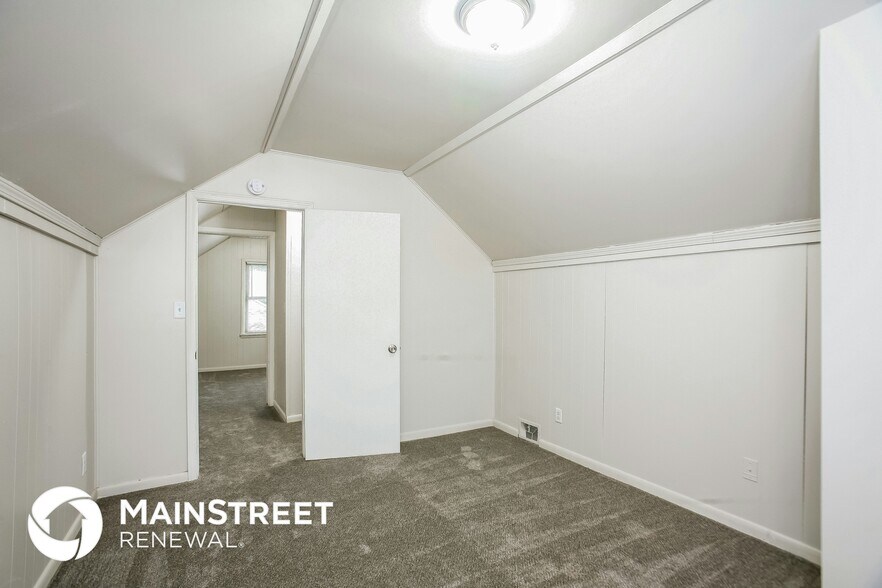 Building Photo - 935 N Gibson Ave