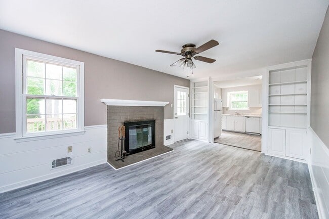 Building Photo - Charming 3BR Home with Hardwood Floors, Fireplace & Bright Living Spaces in Midlothian