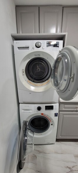 Washer/Dryer - 1807 Blueridge Ave